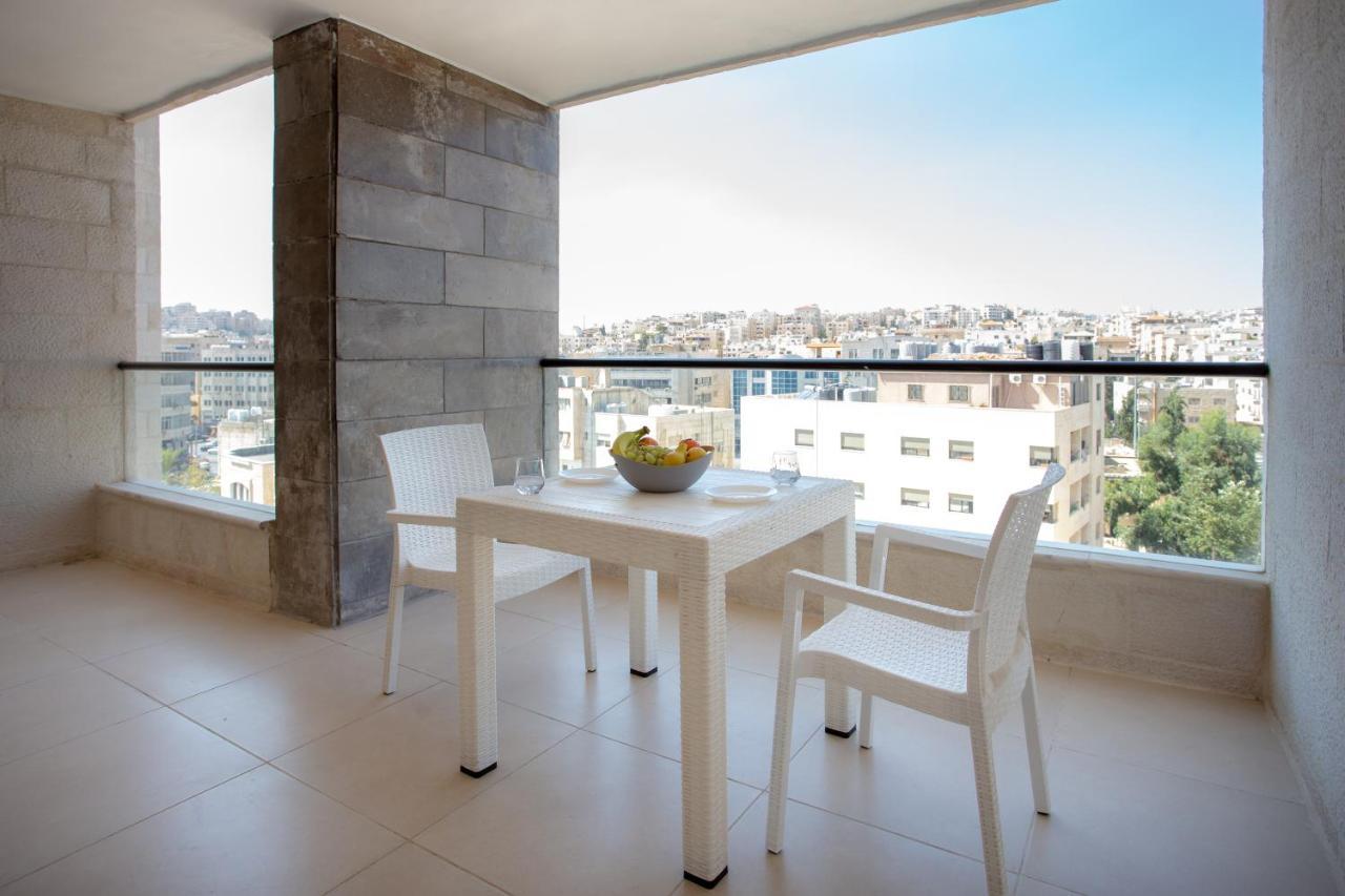 Triple A Hotel Suites Ammán Kültér fotó
