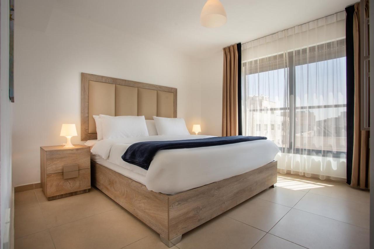 Triple A Hotel Suites Ammán Kültér fotó