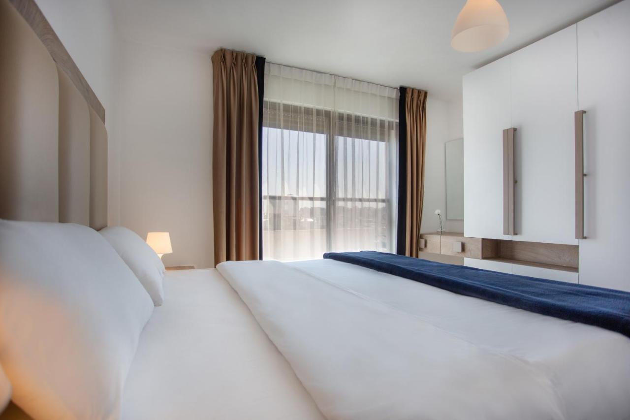 Triple A Hotel Suites Ammán Kültér fotó