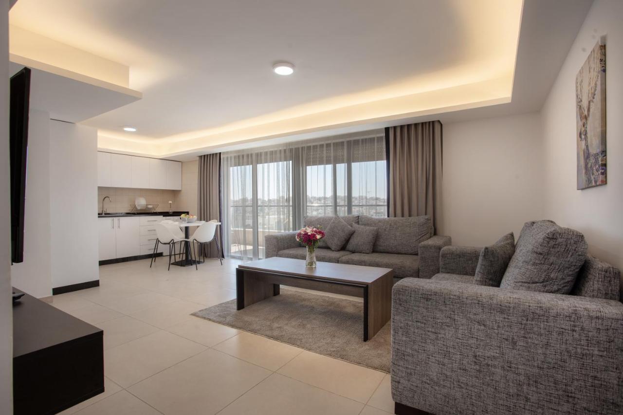 Triple A Hotel Suites Ammán Kültér fotó