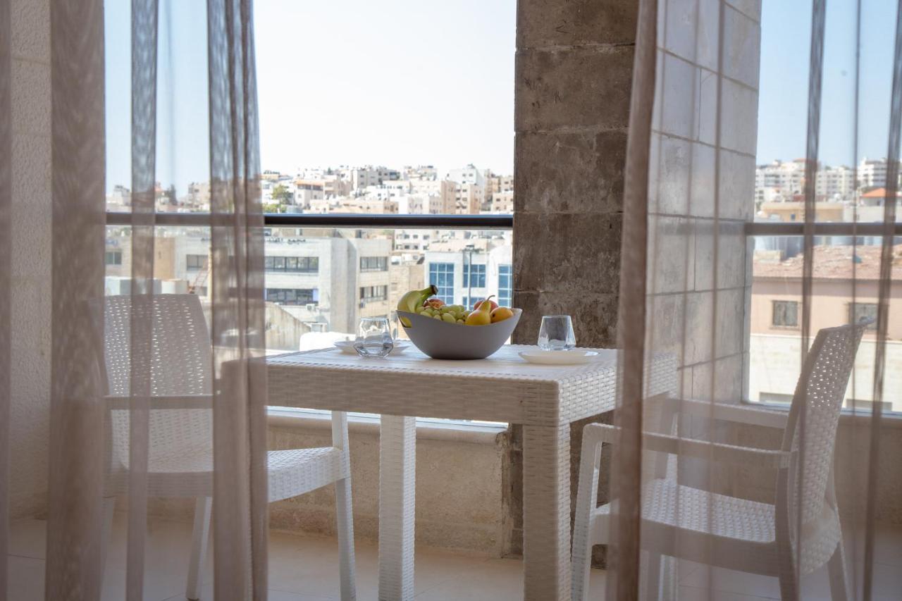 Triple A Hotel Suites Ammán Kültér fotó