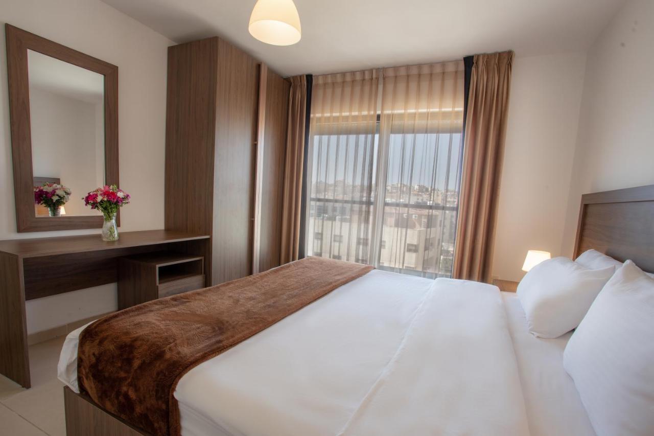 Triple A Hotel Suites Ammán Kültér fotó