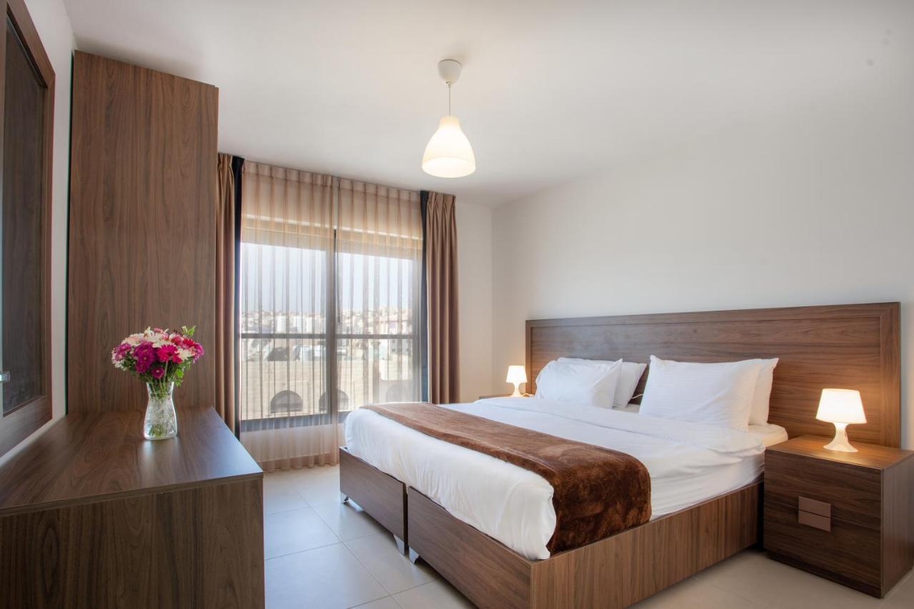 Triple A Hotel Suites Ammán Kültér fotó
