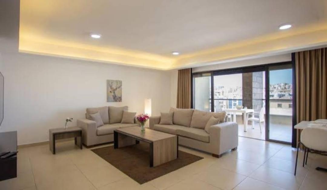 Triple A Hotel Suites Ammán Kültér fotó